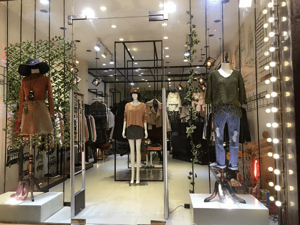 thiet ke shop quan ao nho vi mat tien bat mat